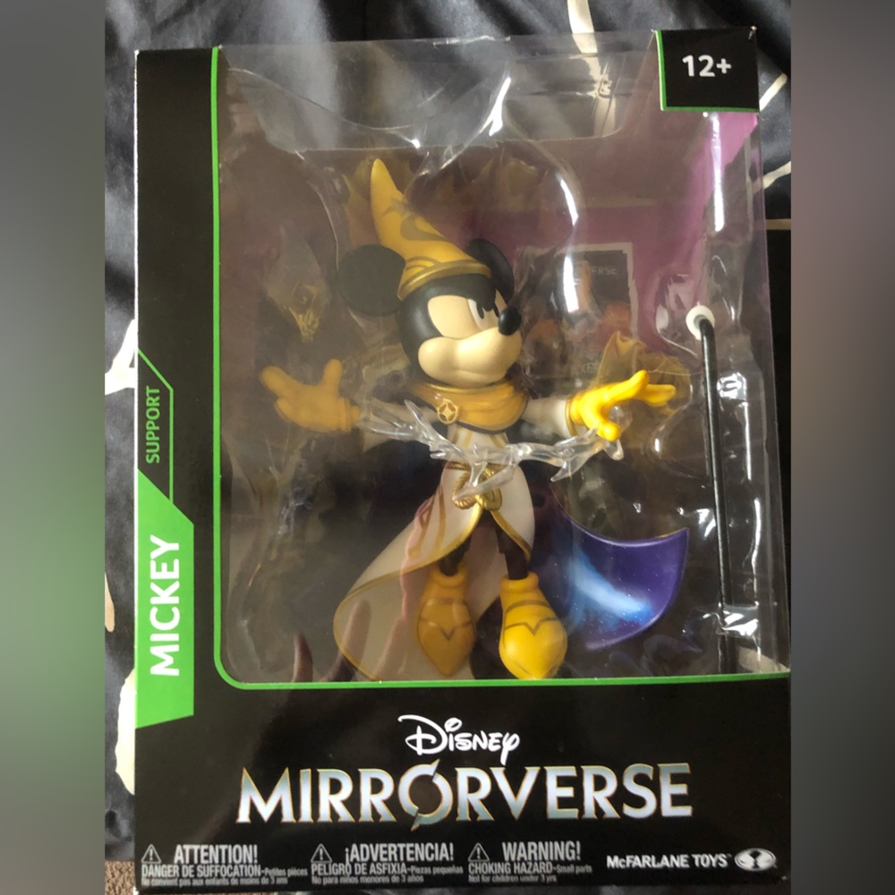 Brand new Mickey Mouse mirror-versus action figure